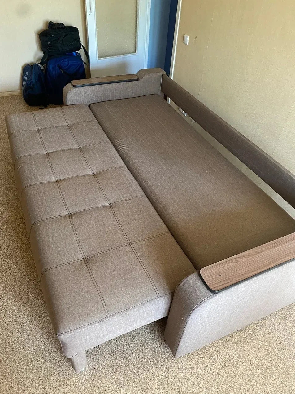 Schlafsofa in Gelsenkirchen nach der schonenden Reinigung — fleckenfrei aufgefrischt