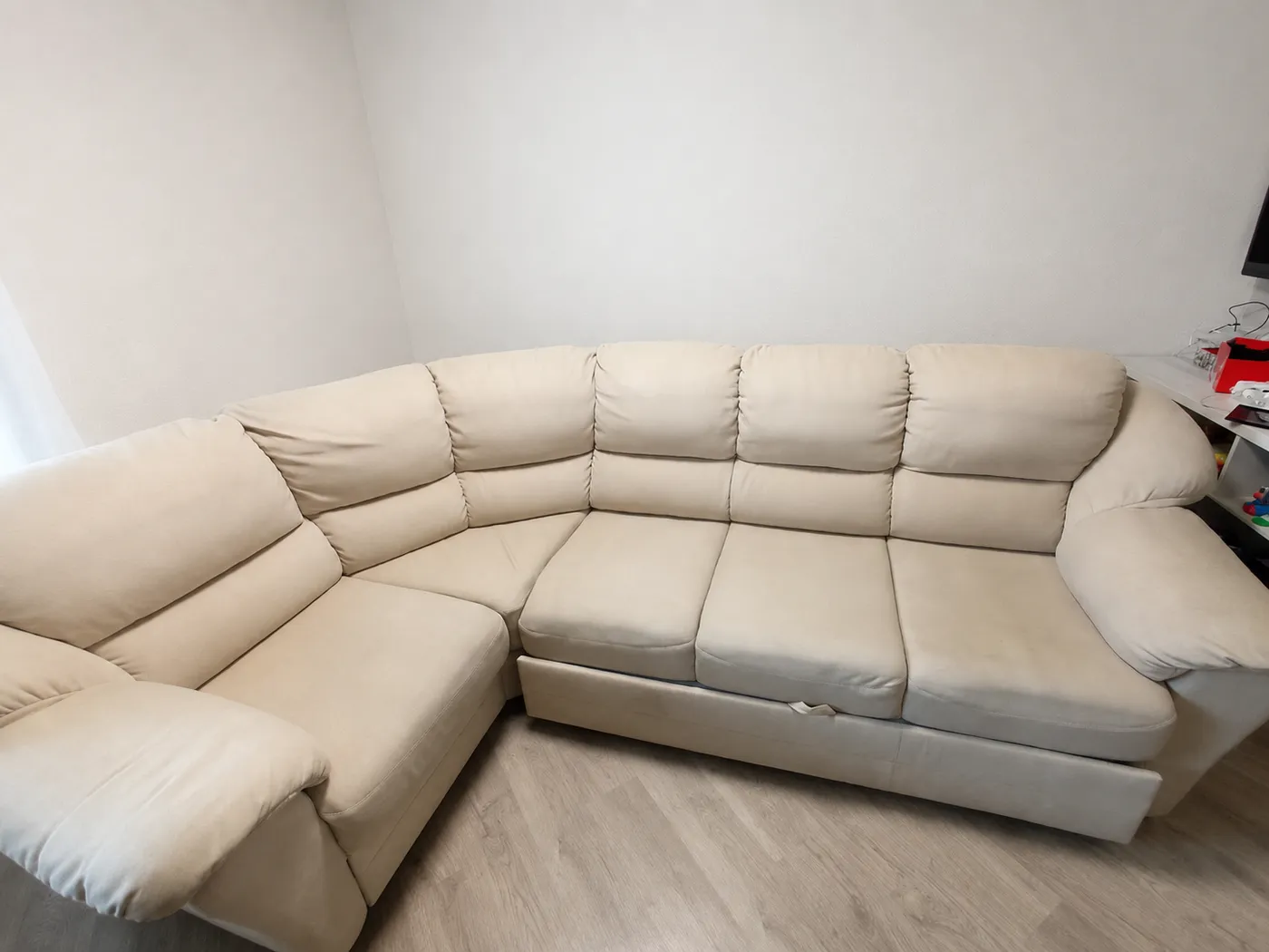 Ecksofa in Leverkusen nach der schonenden Reinigung — fleckenfrei aufgefrischt