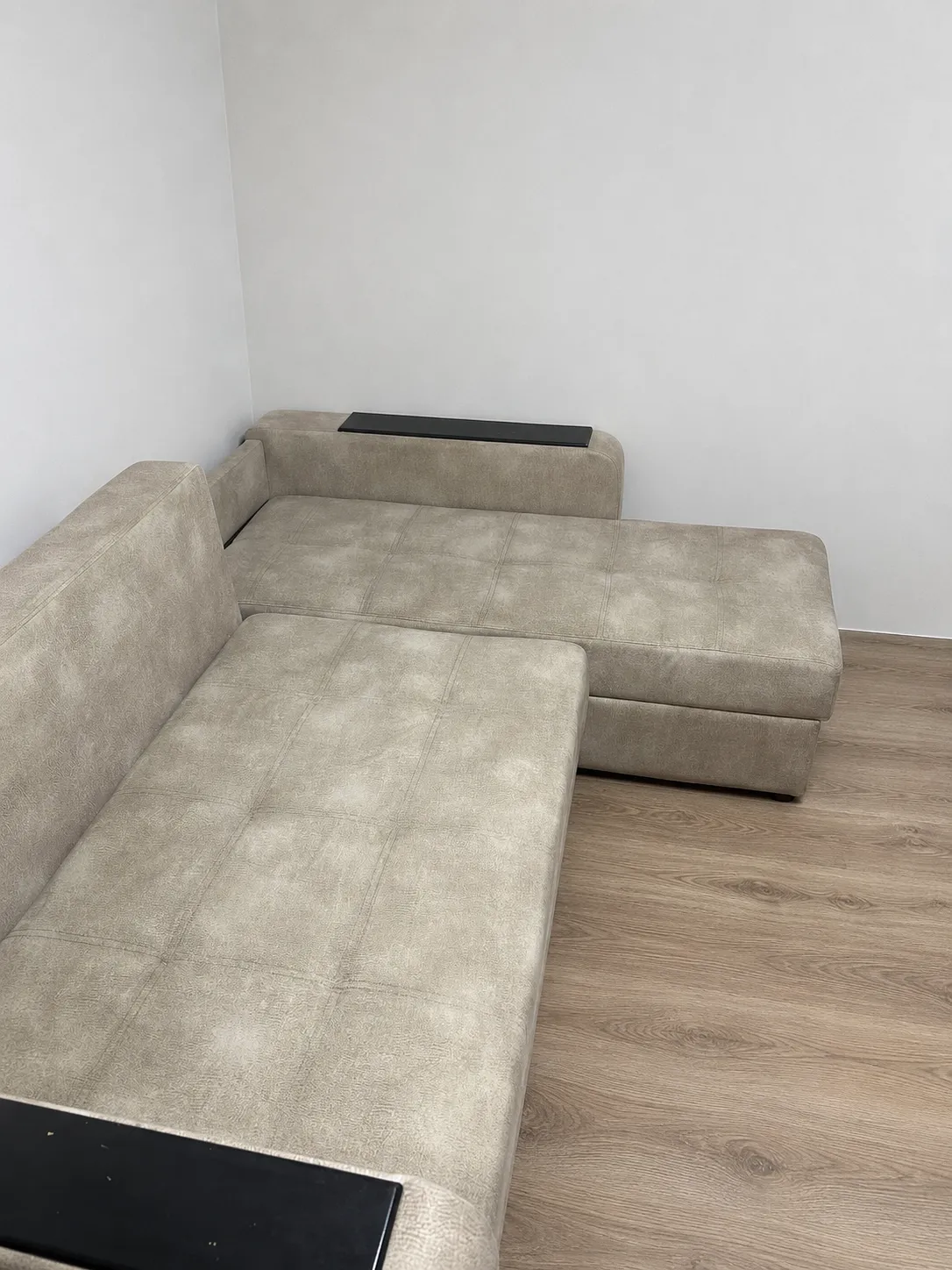 Ecksofa in Oberhausen nach der schonenden Reinigung — fleckenfrei aufgefrischt